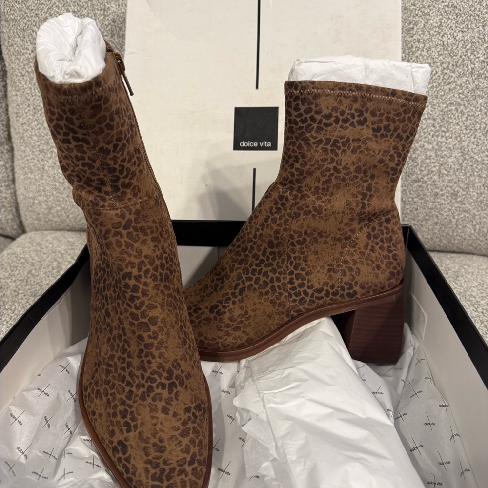 Dolce Vita Leopard Print Heeled Boots - Picture 3 of 4